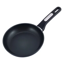 Patelnia 20cm solidna z powłoką 